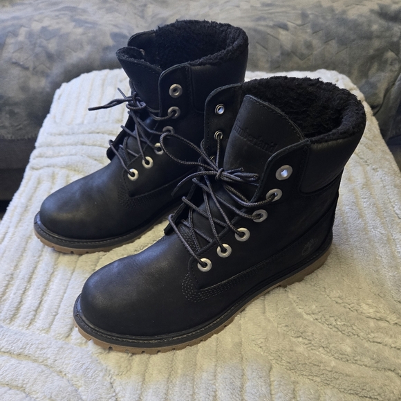 Timberland Shoes - Timberland Women's Black Lace Up Boots Size 9 EUC